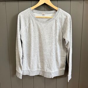 Women’s Old Navy Gray Basic Crew Sweater Size M